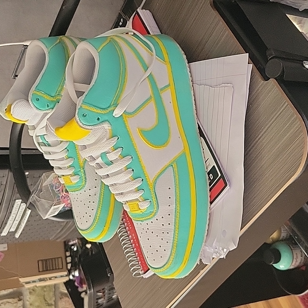 Women's Nike Shoes 8.5